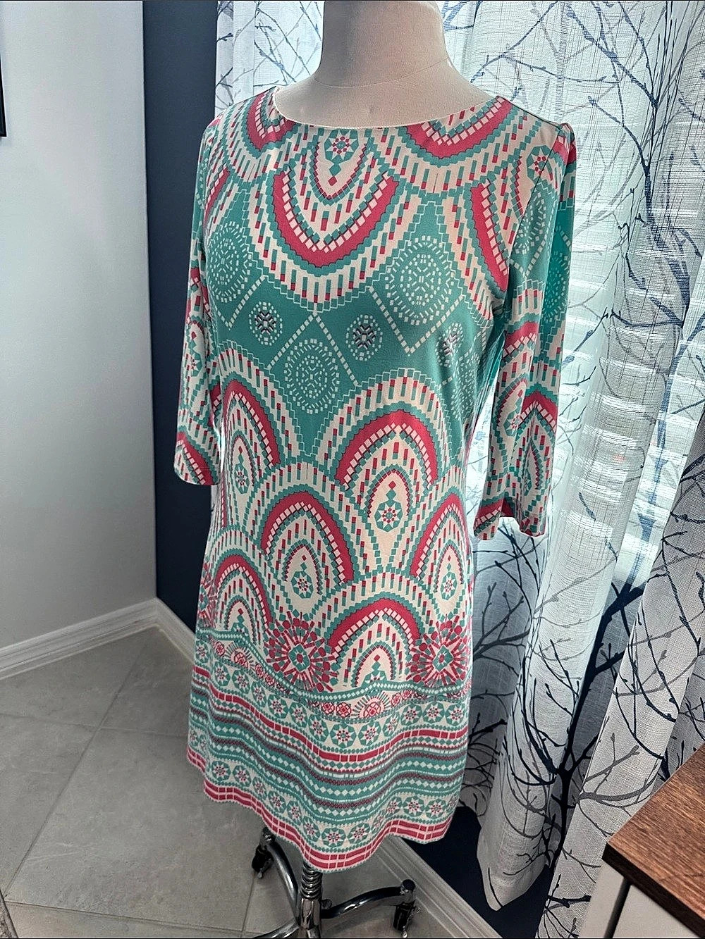 Just Taylor Geometric Mini Dress in Green & Pink Size Medium